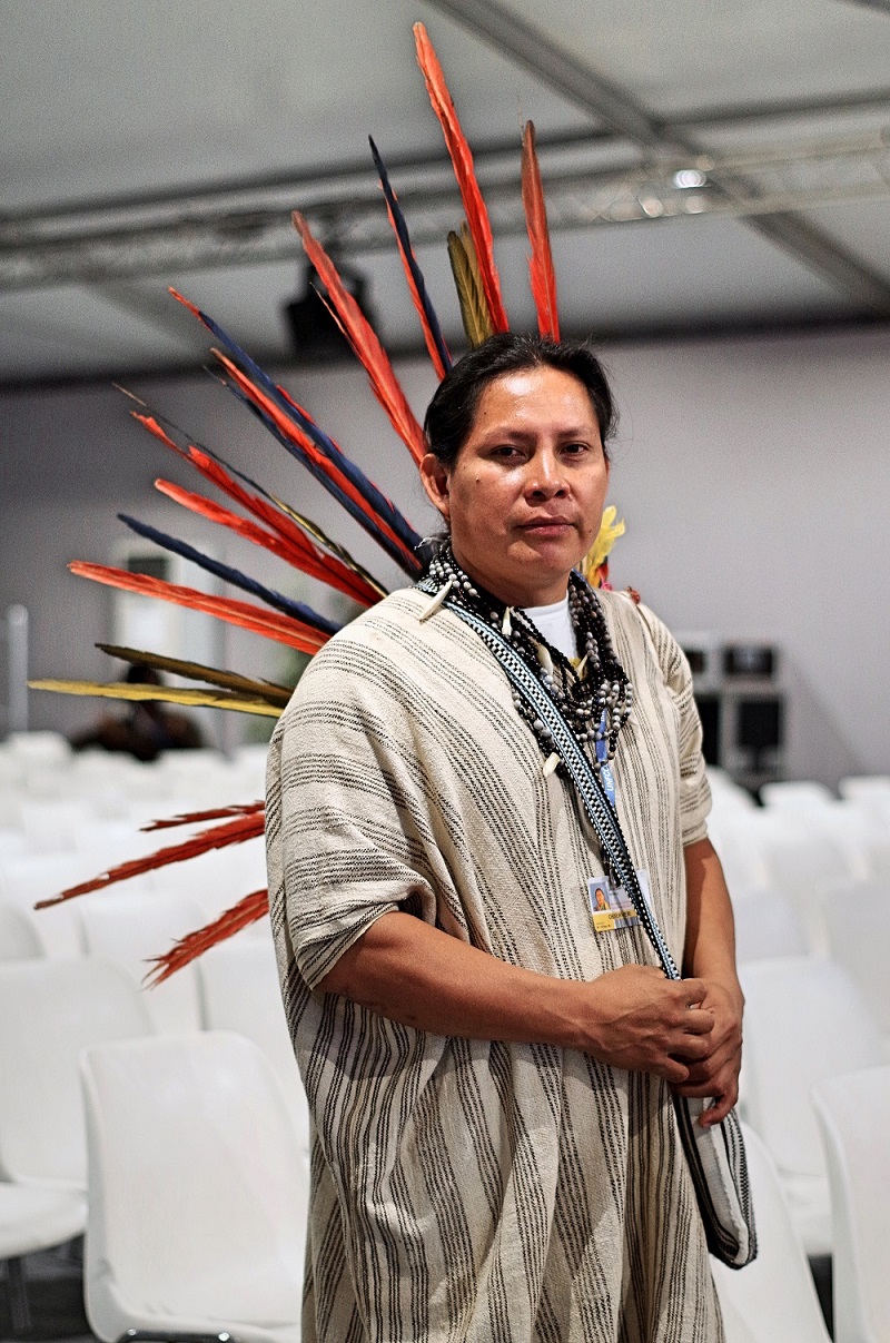 Durante el III CAPLAC, Luis Tayori, dirigente del ECA – AMARAKAERI, presentó libro que recopila el conocimiento ancestral sobre el clima del pueblo Harakbut.