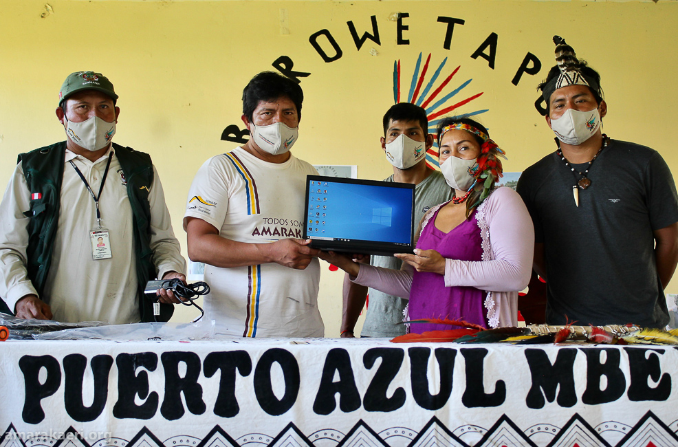 La cogestión de la Reserva Comunal Amarakaeri entrego diez laptos a las comunidades socias