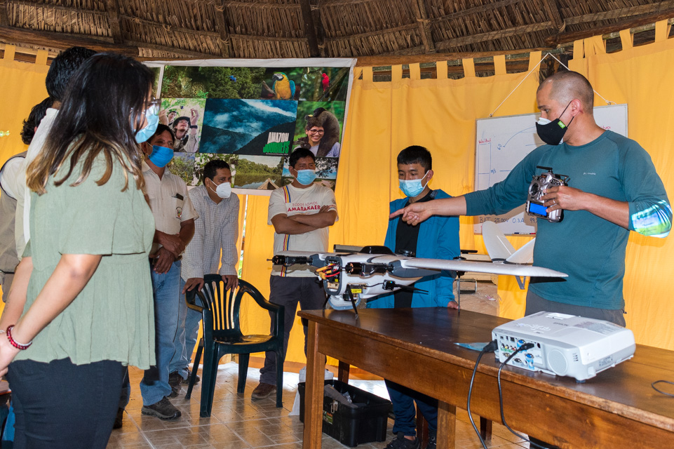 Técnicos y especialistas de Amarakaeri culminan curso sobre herramientas tecnológicas con entrenamiento de drone VTOL
