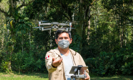 Técnicos y especialistas de Amarakaeri culminan curso sobre herramientas tecnológicas con entrenamiento de drone VTOL