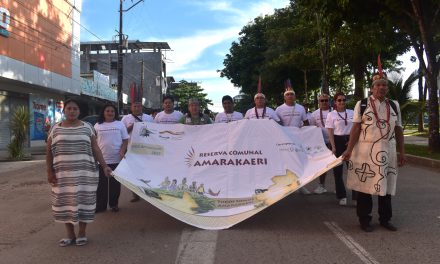 Cogestión de la Reserva Comunal Amarakaeri sensibiliza a la población sobre la importancia del área a través de pasacalle y cineforo